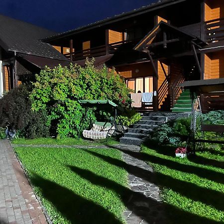 Central Courtyard Slavske Exterior foto