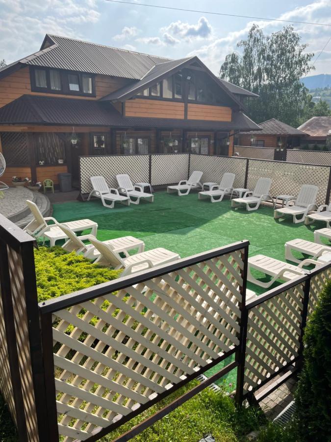 Central Courtyard Slavske Exterior foto