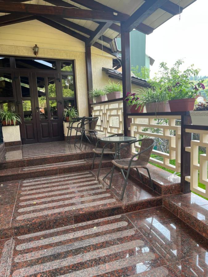 Central Courtyard Slavske Exterior foto