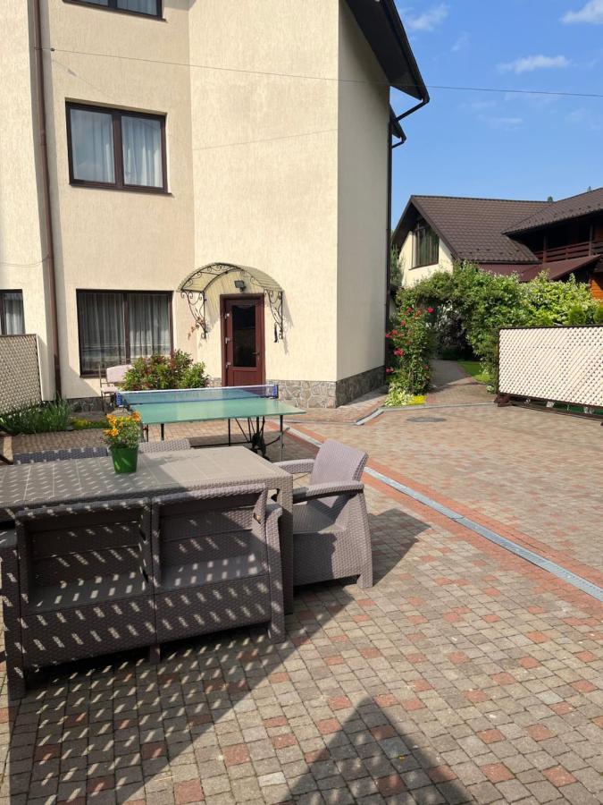 Central Courtyard Slavske Exterior foto