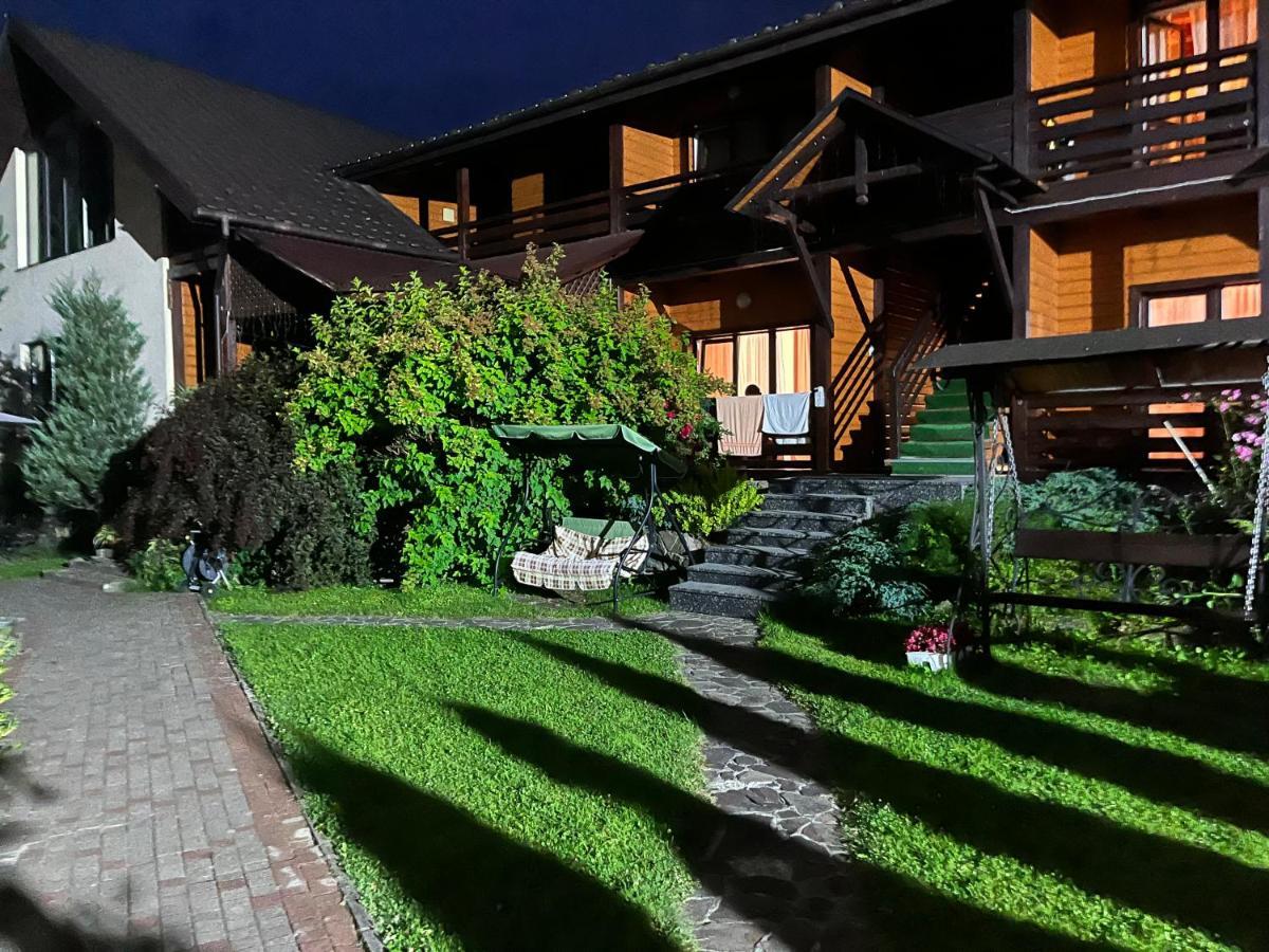 Central Courtyard Slavske Exterior foto