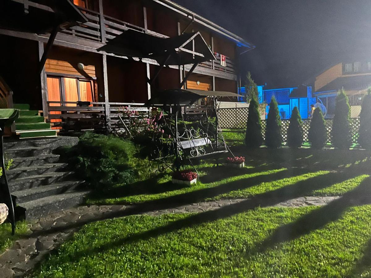 Central Courtyard Slavske Exterior foto